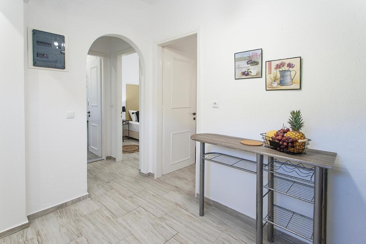Alexia Apartment *